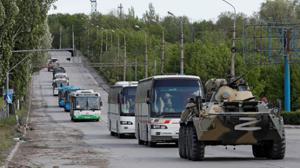 სულ მცირე, 7 ავტობუსი უკრაინელი დამცველებით ტოვებს „აზოვსტალს“ რუსების მეთვალყურეობის ქვეშ - Reuters