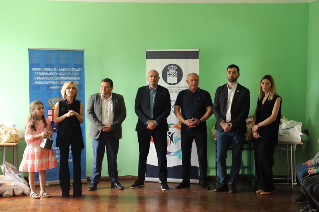 ფოთში პროექტი „დევნილ მოზარდთა სამოქალაქო ჩართულობის სივრცე“ დასრულდა