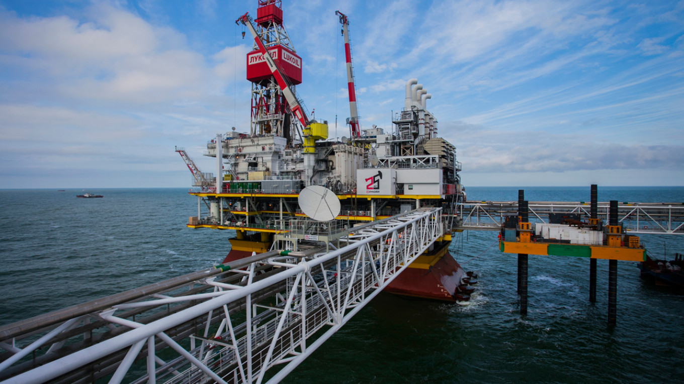 Нефтегазовые доходы российского бюджета упали почти на 20% второй месяц подряд