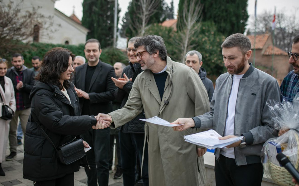 თბილისში საცხოვრებელი ფართები კიდევ 33 ოჯახს დაუკანონდა