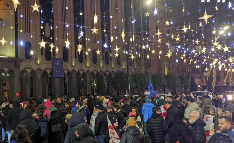 მოქალაქეებმა მსვლელობა 5 ლოკაციიდან დაიწყეს და შობას რუსთაველზე შეხვდებიან