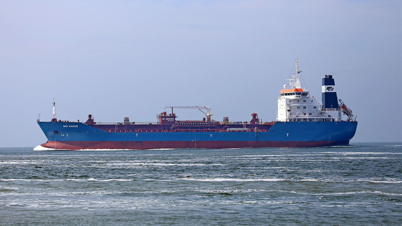 Индия стала скупать американскую нефть вместо российской