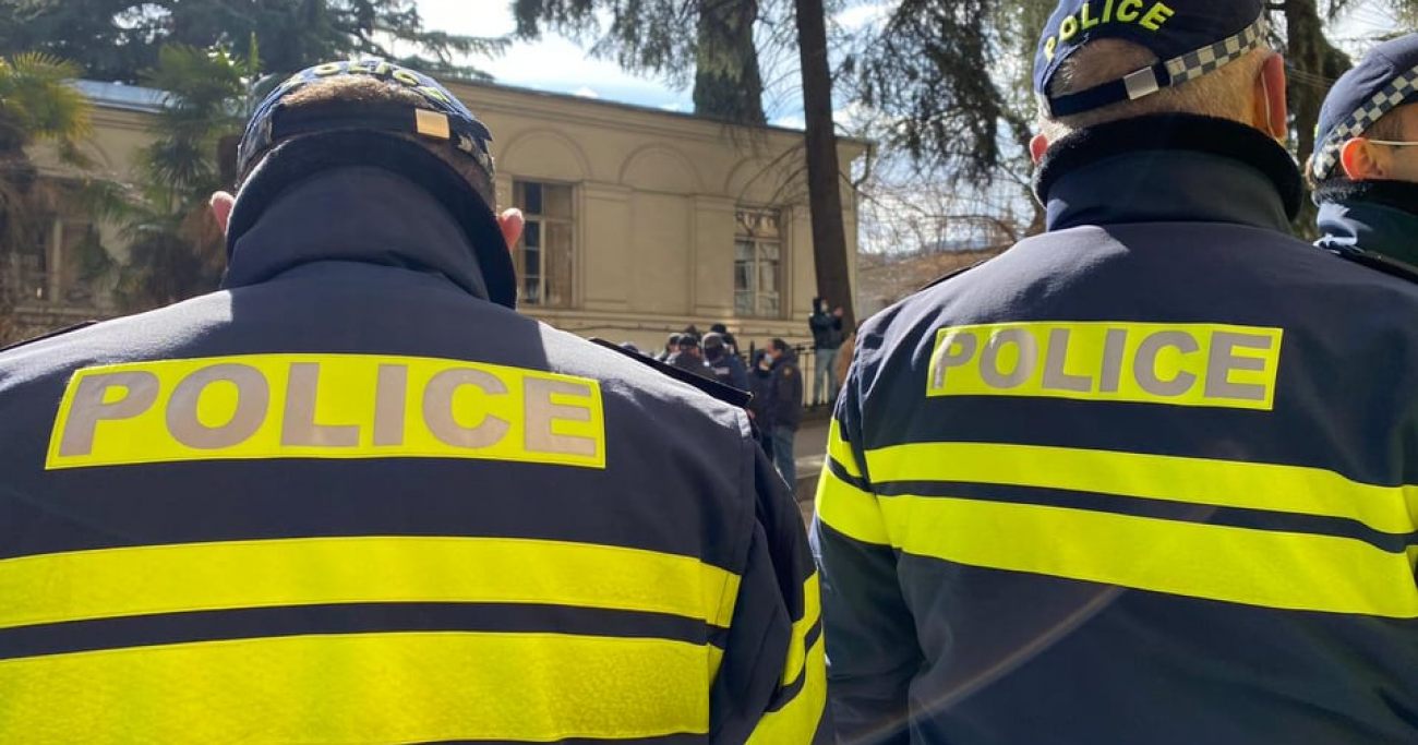 ოჯახი ვერ უკავშირდება პანკისელ ქალს, რომელიც მეოთხე დღეა, ქუთაისის აეროპორტშია
