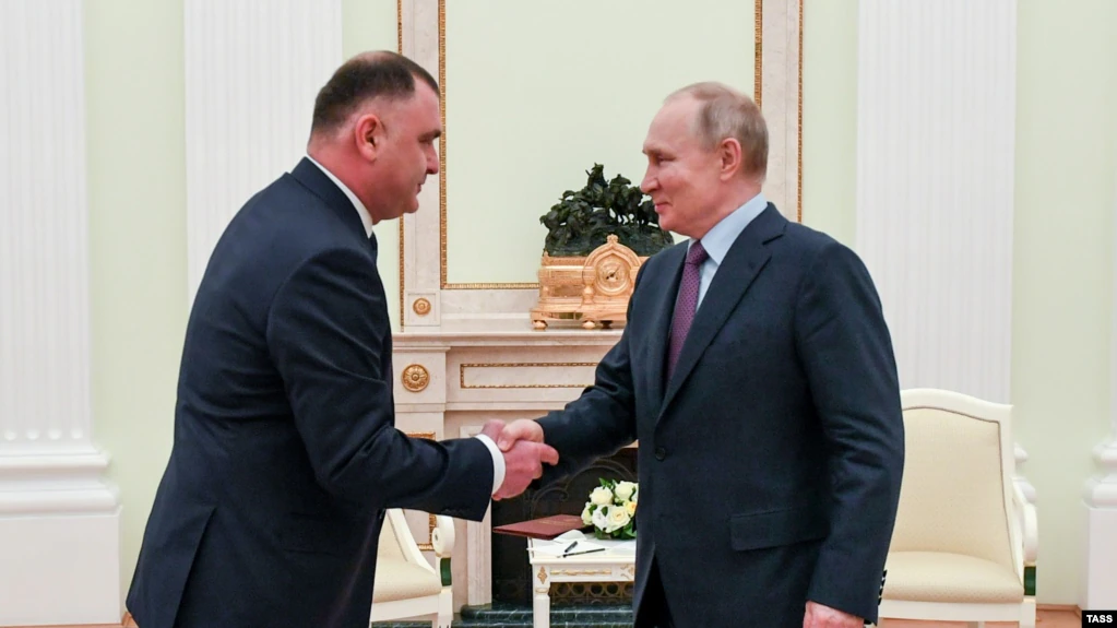 Путину передадут выпущенную в Южной Осетии монету