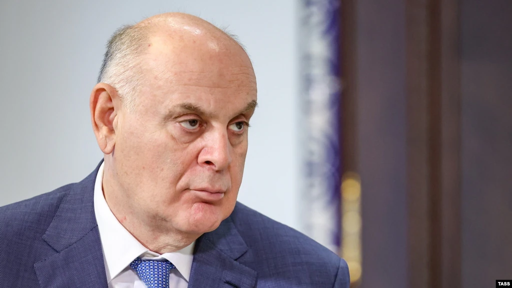 Аслан Бжания подписал указ о регулировании НПО
