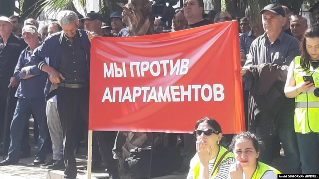 «Теряется смысл пролитой крови» – «Аруаа» против закона об апартаментах