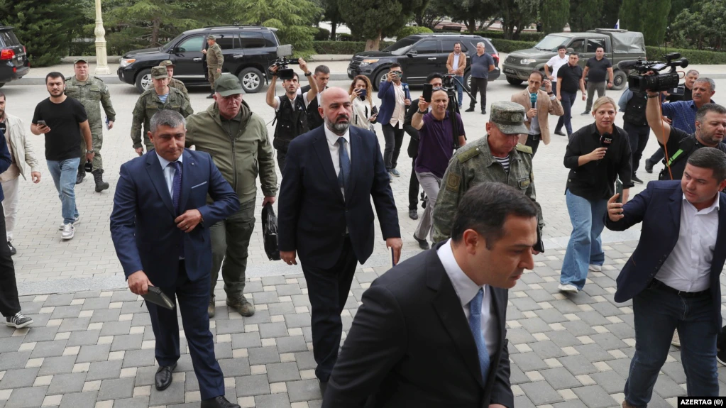 В Евлахе проходят переговоры делегаций Баку и армян Карабаха