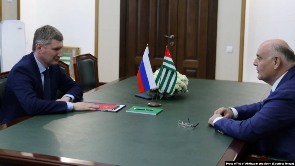 Абхазский лидер принял министра экономики России