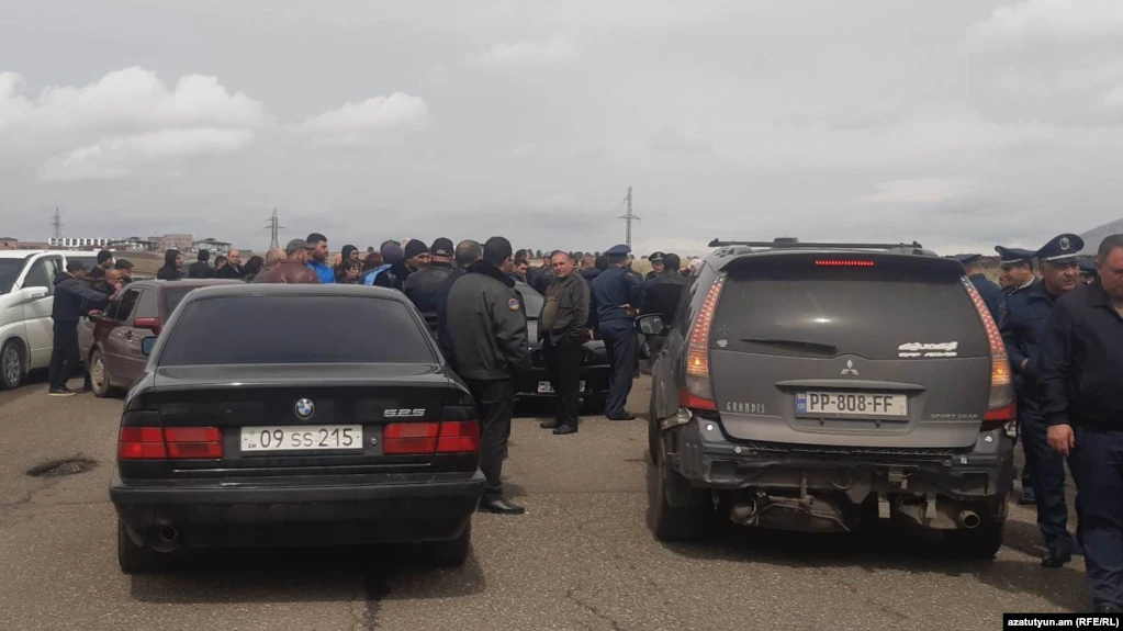 სომეხ ტყვეთა ახლობლებმა საქართველოსთან საზღვრისკენ მომავალი გზა გადაკეტეს