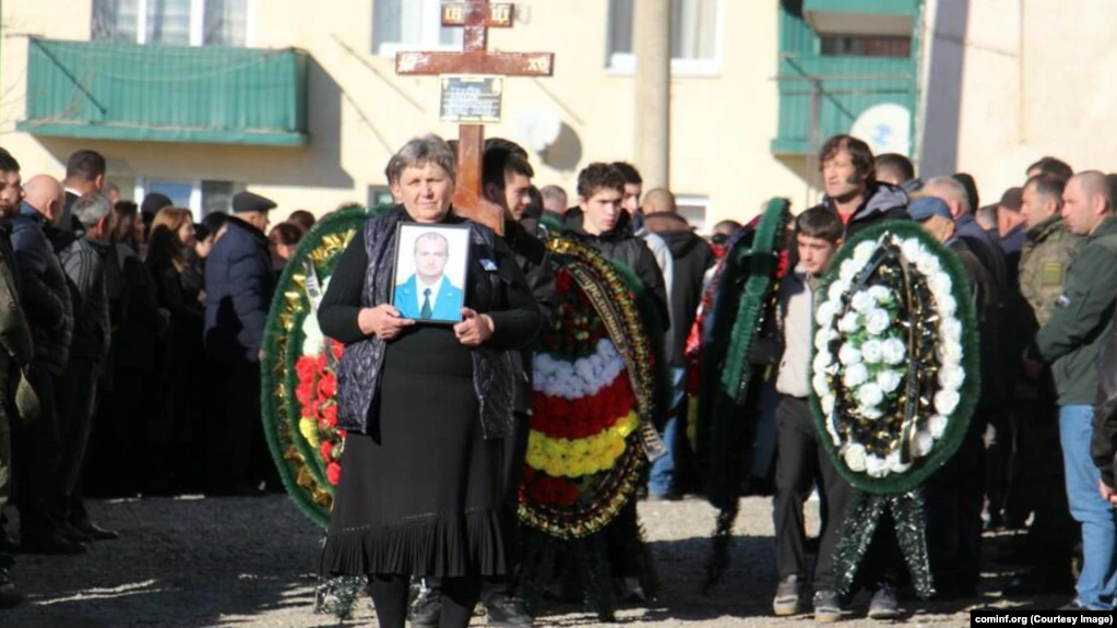 В Цхинвали похоронили бойца, погибшего в Украине