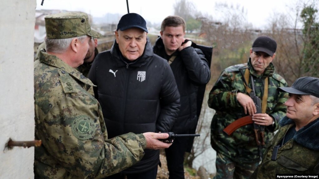Бжания посетил Гальский район, где проходят учения силовиков