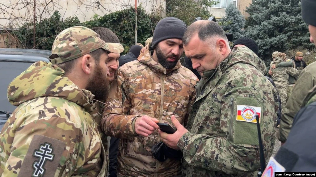 Алан Гаглоев передал осетинским бойцам автомобили и гуманитарный груз