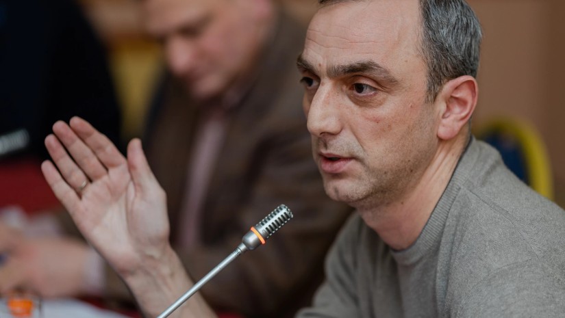 ქადაგიძე: სინამდვილეში ივანიშვილი შიკრიკს შიკრიკზე აგზავნის ევროპელებთან და ამერიკელებთან
