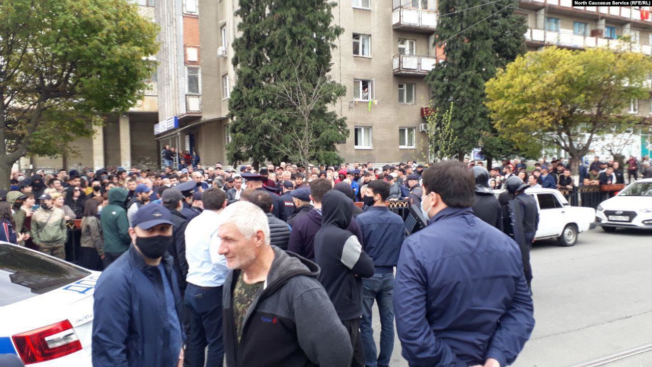 ჩრდილოეთ ოსეთში მთავრობის გადადგომის მოთხოვნით მიტინგი იმართება