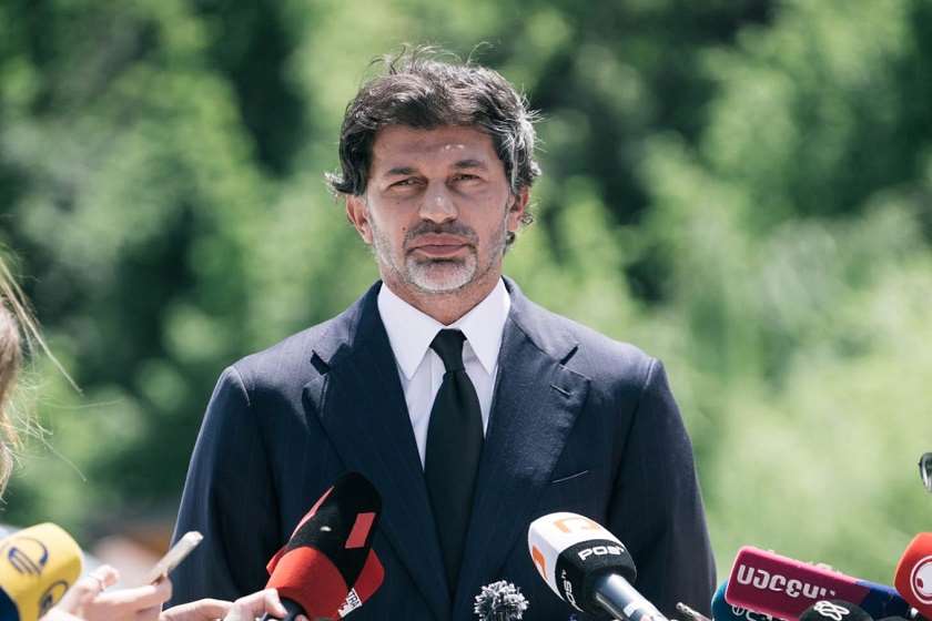 კალაძე: "ერთ ნაბიჯს ვერ გადადგამდი ცეკასთან რომ არ შეგეთანხმებინა, იგივე ხდება დღეს, სად გაგონილა ელჩი ერეოდეს, პარლამენტმა რა კანონი მიიღოს"