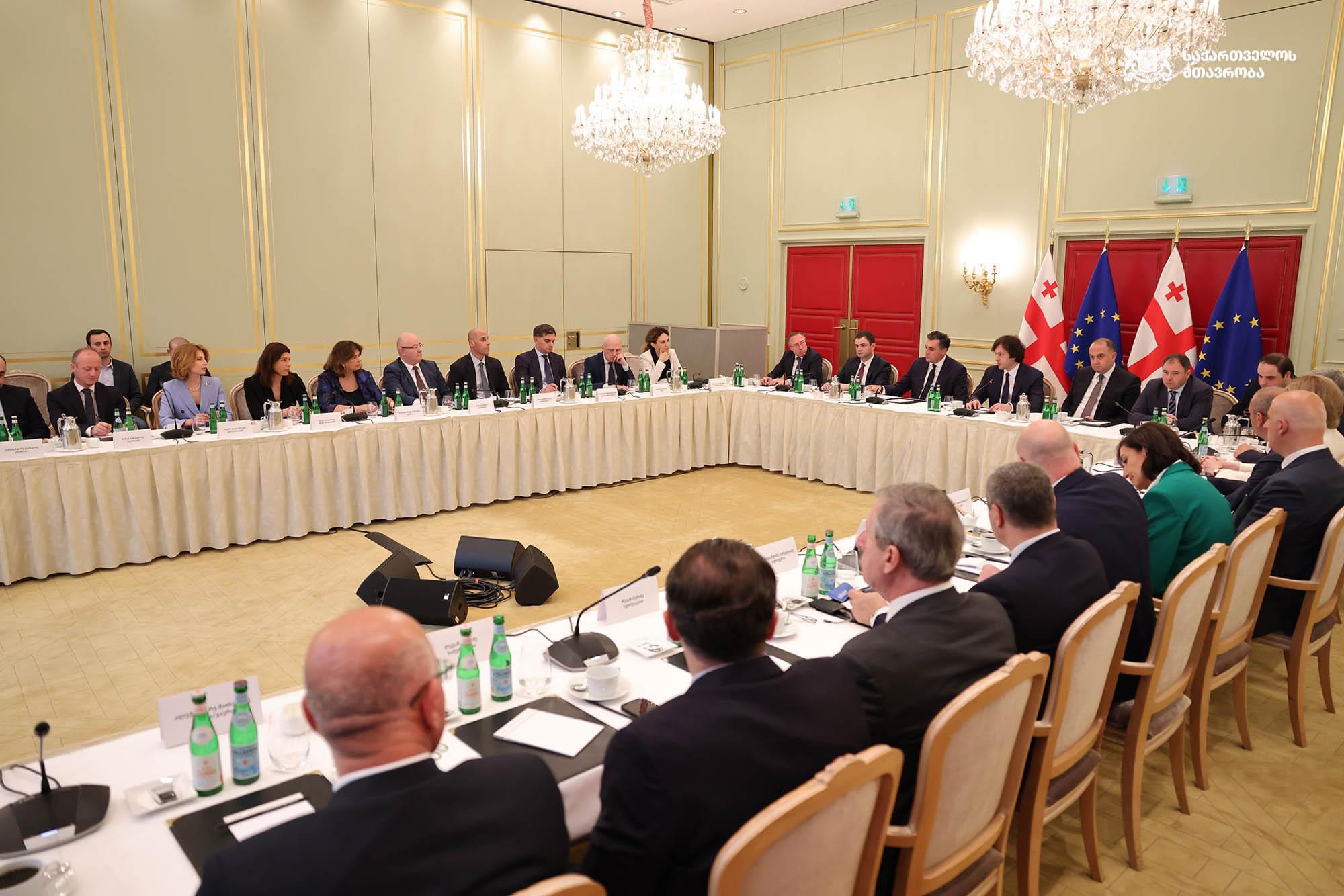 გიგი გიგიაძე: დღეს ქართული დიპლომატია დეკორაციიდან კარიკატურად გადაიქცა