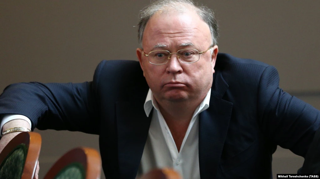 Телеведущий Андрей Караулов стал подозреваемым по делу о незаконном предпринимательстве