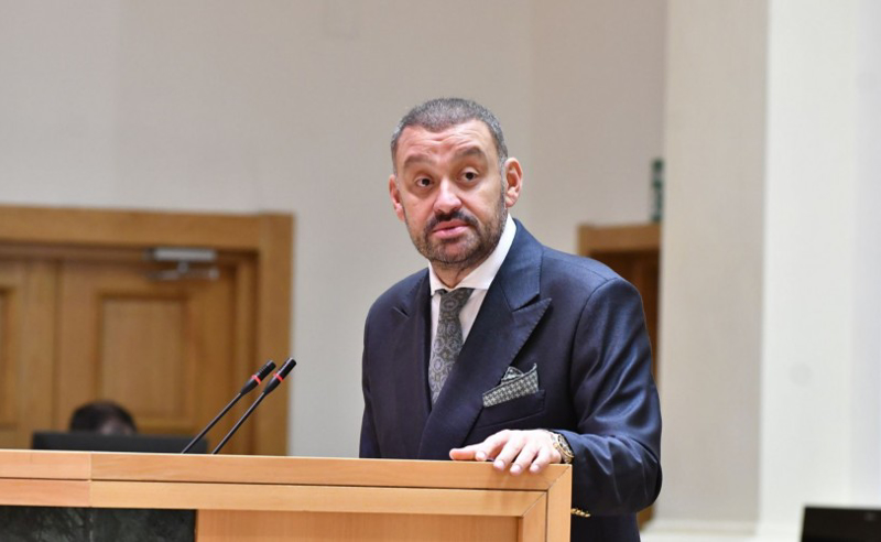 ბექა ოდიშარია პარლამენტში ქალების მიმართ შეურაცხმყოფელ გამოსვლებს აგრძელებს