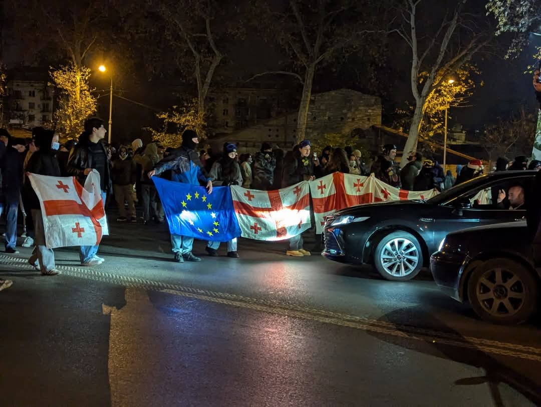 ჯარიმების გაზრდა, ადმინისტრაციული პატიმრობა, 1 წლის ვადით მართვის უფლების შეჩერება – რა საკანონმდებლო პაკეტი მიიღო პარლამენტმა