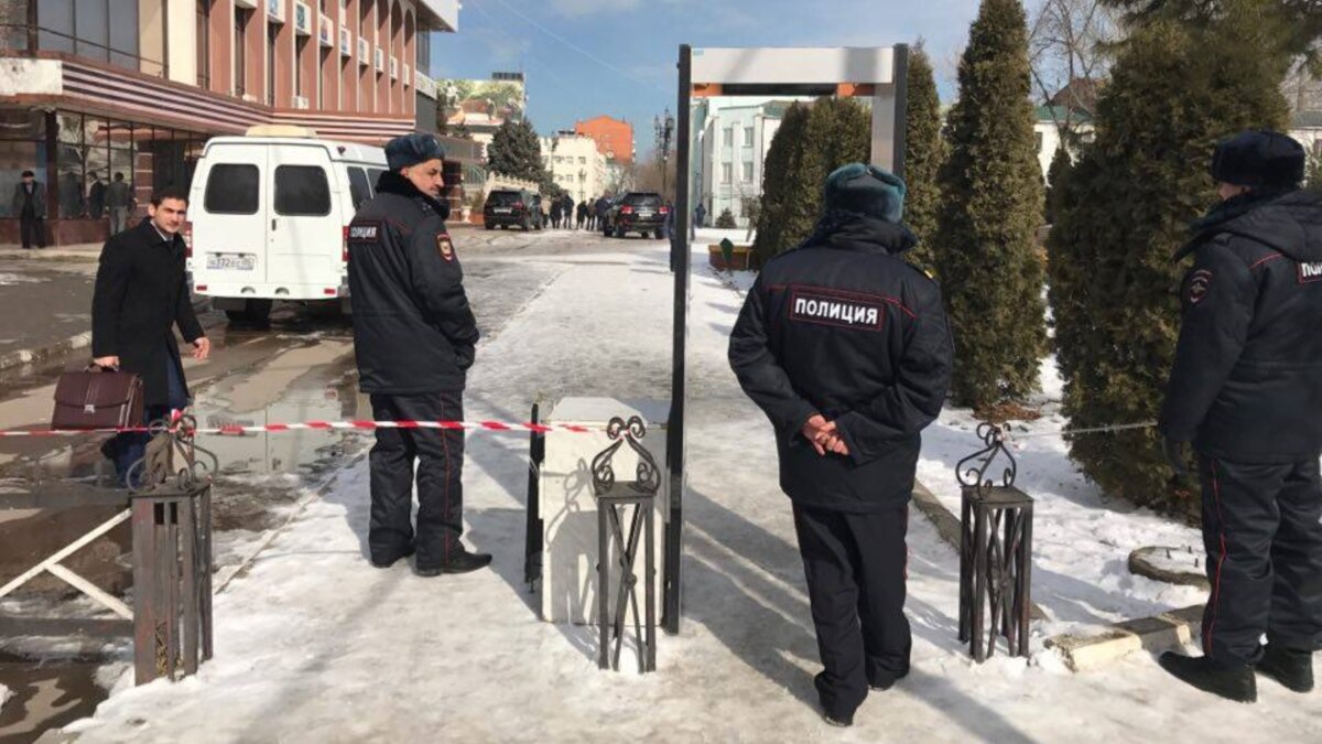 В Махачкале неизвестные напали на полицейских, есть погибшие