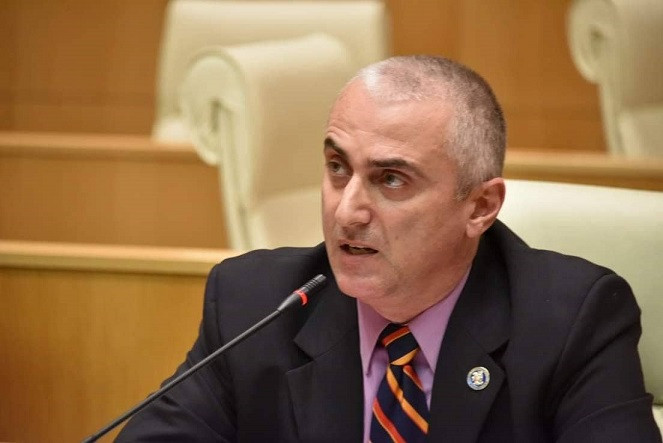 ვლადიმერ ჩაჩიბაია პარლამენტის დავტოვებას ითხოვს