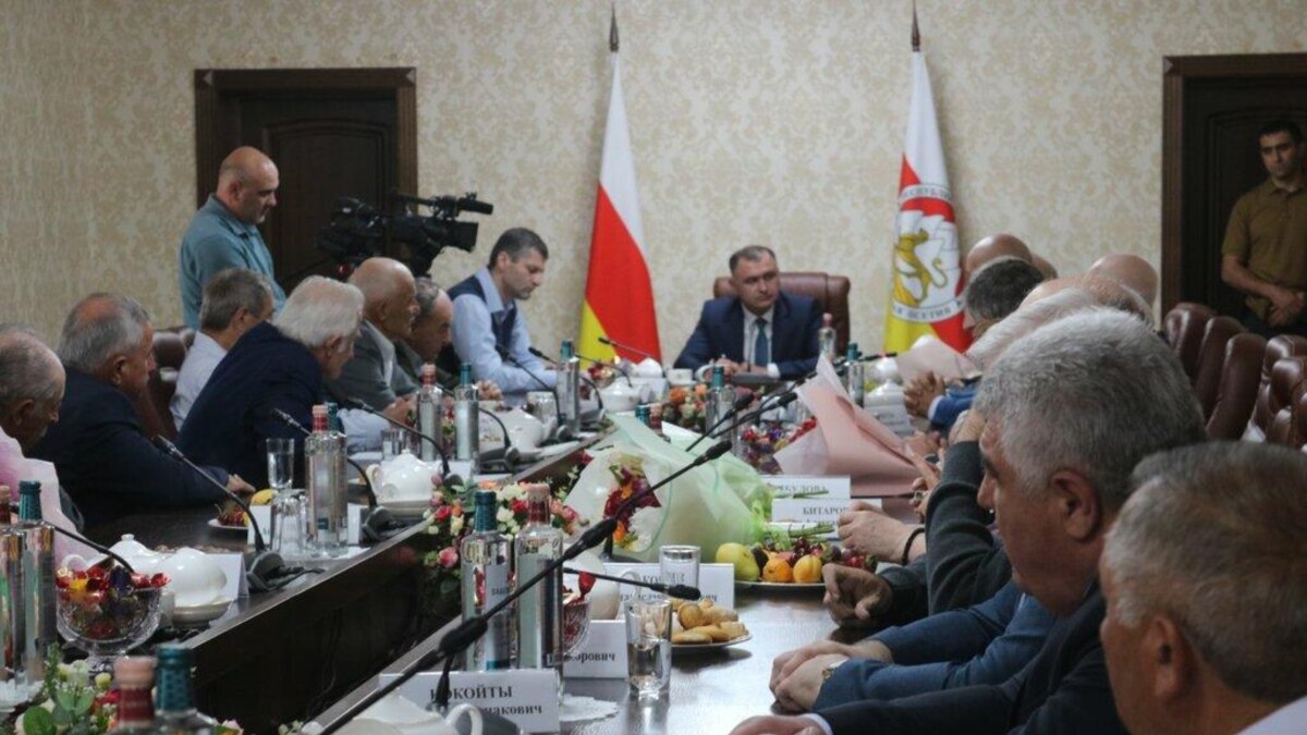 «Единоосы» не пришли на первое заседание югоосетинского парламента