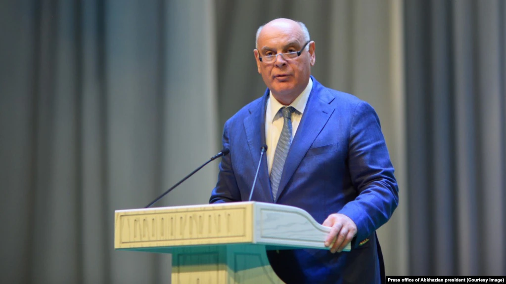Аслан Бжания отправился с визитом в Нальчик