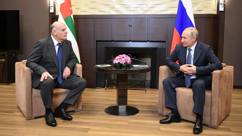 პუტინი ბჟანიას შეხვდა