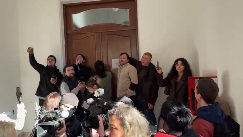ბსუ-ის რექტორის არჩევნები პროტესტის ფონზე იმართება