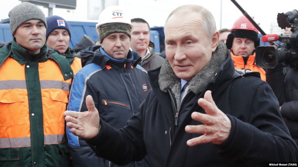ФОМ: уровень доверия Путину опустился до 53 процентов