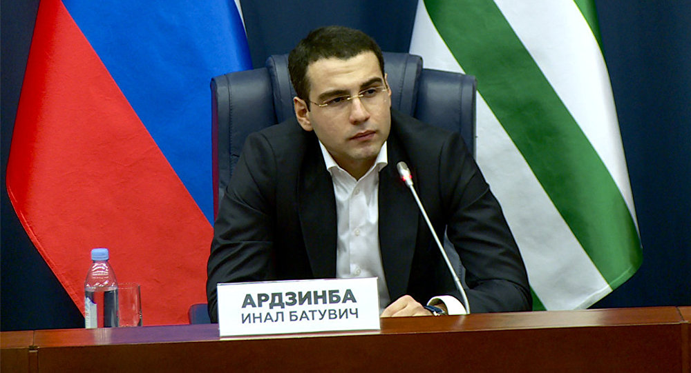Кремлевский посыл Инала Ардзинба: поглощает Москва, но бойтесь Тбилиси?