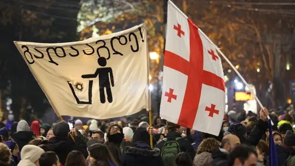 Литва внесла в список «нежелательных лиц» 10 граждан Грузии