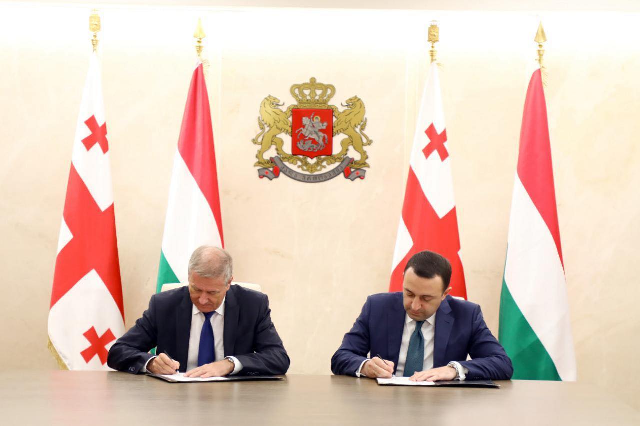 საქართველოში პირველი ოფიციალური ვიზიტით უნგრეთის თავდაცვის მინისტრი იმყოფება
