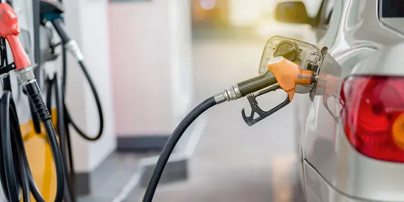 Из-за событий на Ближнем Востоке топливо подорожало и в Грузии