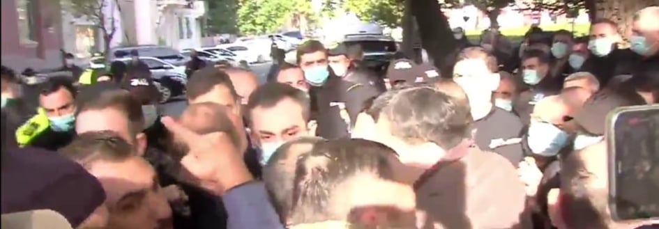 აჭარაში, მთავრობის სახლთან ვითარება კვლავ დაიძაბა