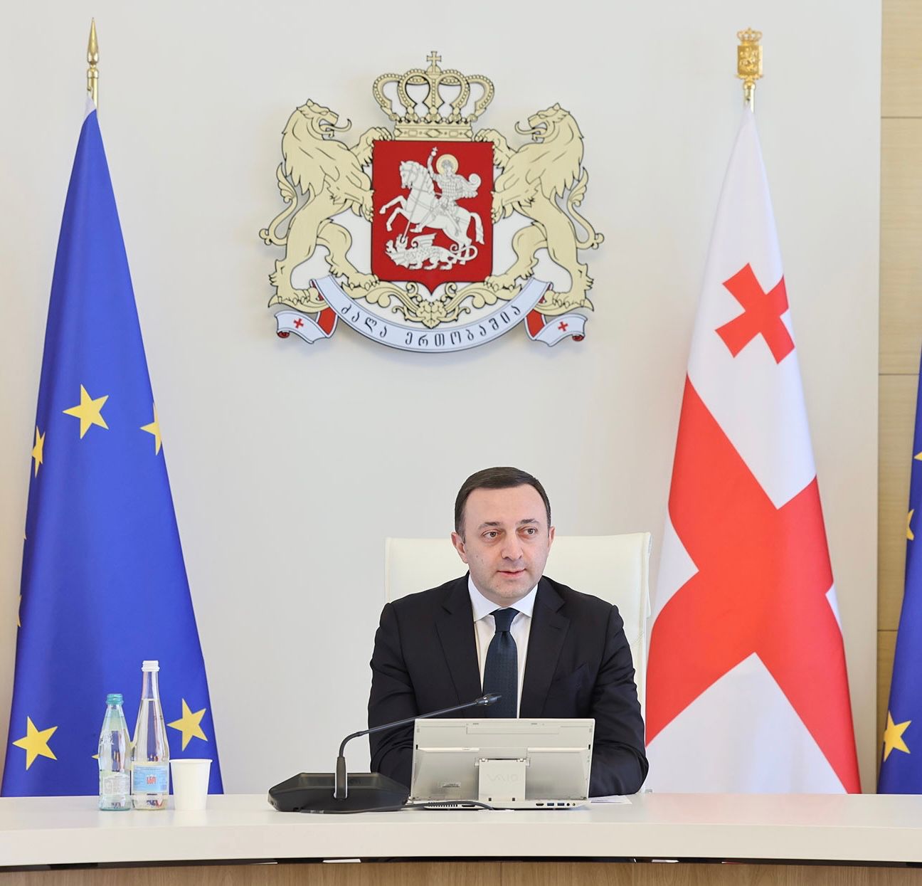 ირაკლი ღარიბაშვილი: მომდევნო წელს ჩვენ დავიწყებთ ახალ პროგრამას, რომლის ფარგლებშიც ეტაპობრივად, საცხოვრებლით უზრუნველვყოფთ, უსახლკარო, მრავალშვილიან ოჯახებს,1000-მდე ასეთ ოჯახს ჩვენ შევუძენთ ბინებს და იცხოვრებენ ღირსეულ საცხოვრებელ პირობებში