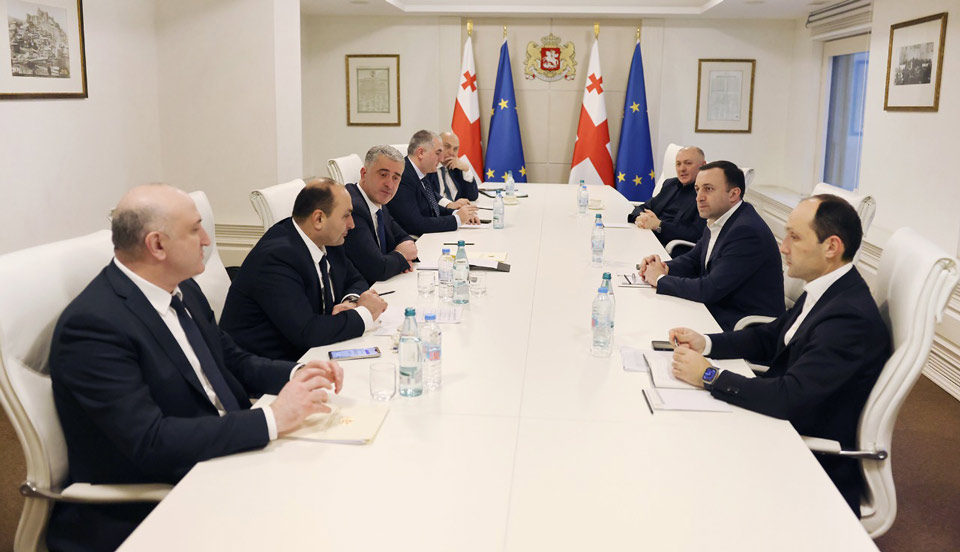 PM leads Economic Council meeting