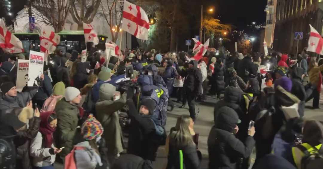 პროტესტის 87-ე დღეს რუსთაველი კვლავ გადაიკეტა