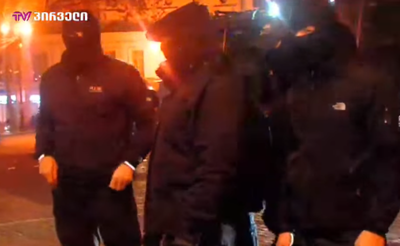 თავისუფლების მოედანზე წყლის ჭავლის მანქანა და სპეცტექნიკა განლაგდა
