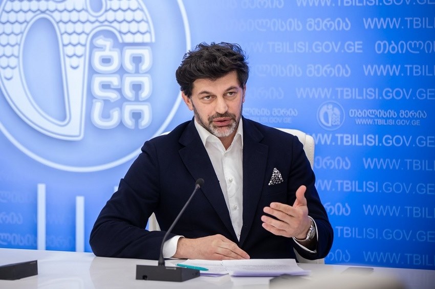მერის ქველმოქმედების პრობლემური მხარეები