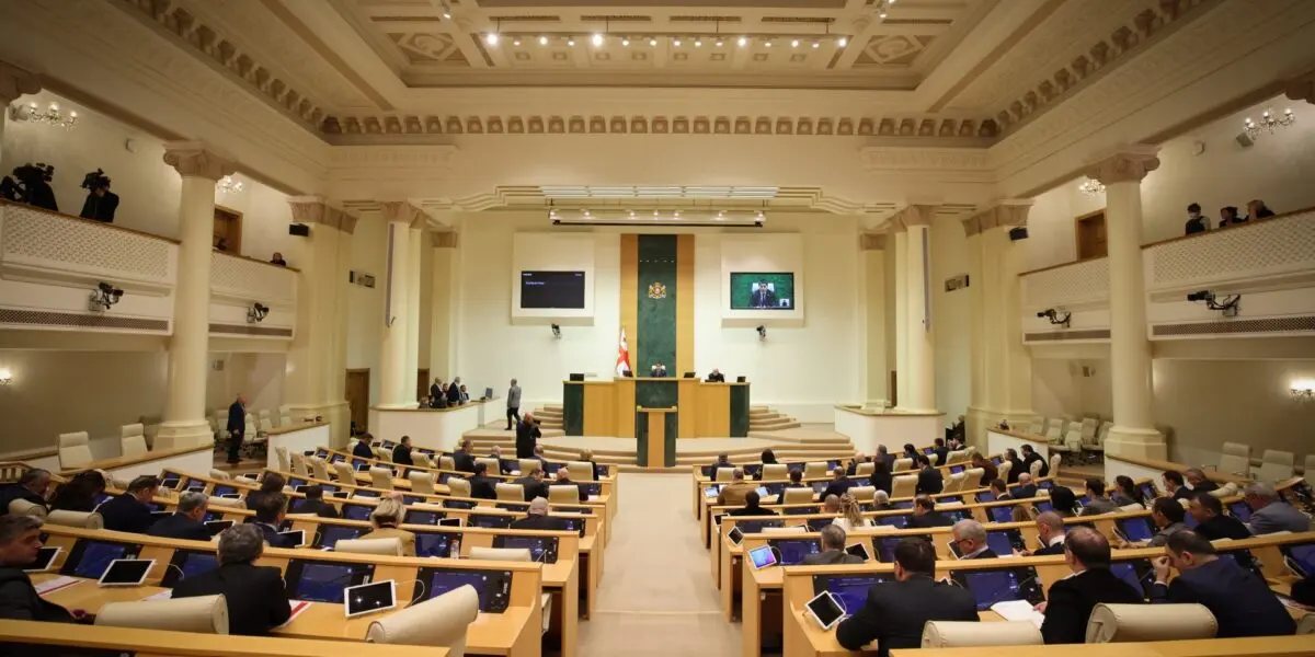 Парламент одобрил в третьем чтении пакет законопроектов, ужесточающих правила проведения демонстраций