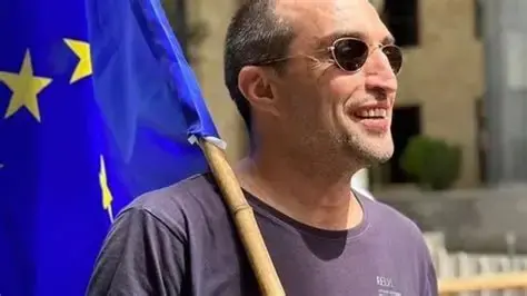 გიორგი ახობაძე სასამართლო სხდომათა დარბაზიდან გათავისუფლდა