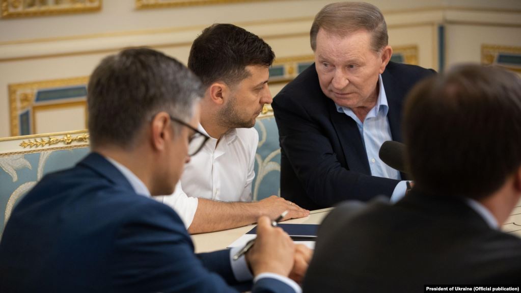 Владимир Зеленский вернул Леонида Кучму в мирные переговоры по Донбассу