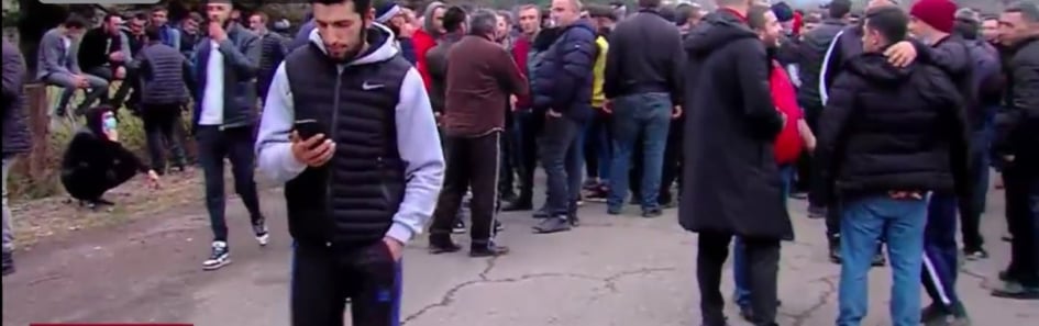 მღელვარება ბუკნარში: სოფლის ორ თემს პოლიცია ჰყოფს