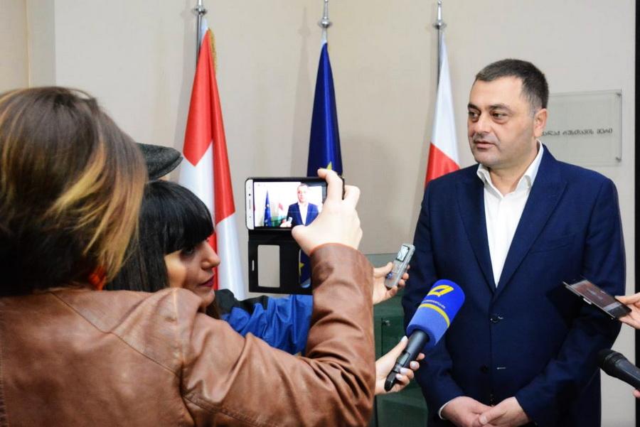რუსთავის მერს აგარაკი გაუქურდეს