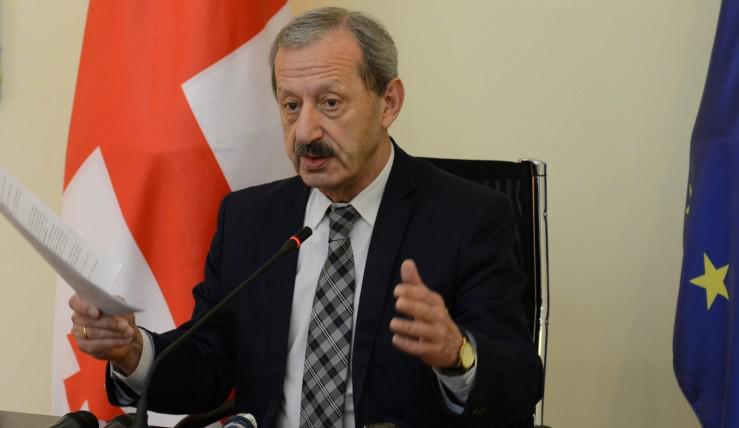 დეპუტატობის დილემა: „წვრილმანი უსიამოვნება“ თუ გზა საპატიმრომდე?