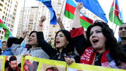 В Азербайджане продолжаются задержания журналистов и активистов