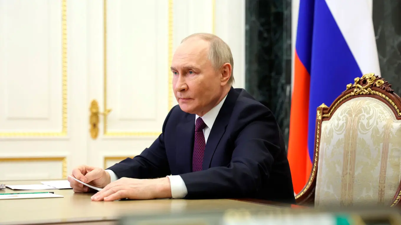 Путин в первом за три года разговоре с Макроном отказался прекращать огонь в Украине
