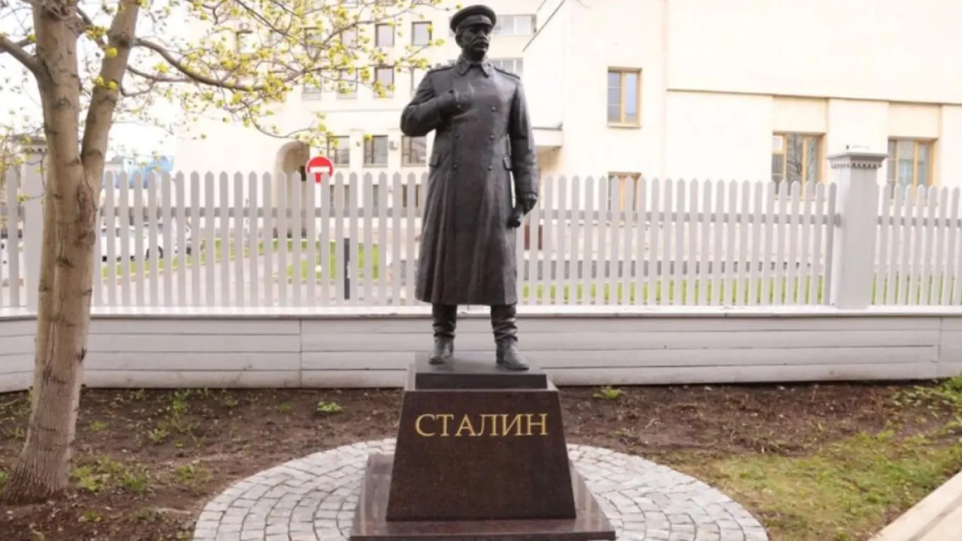 В Вологде прокуратура добилась сноса памятника Сталину