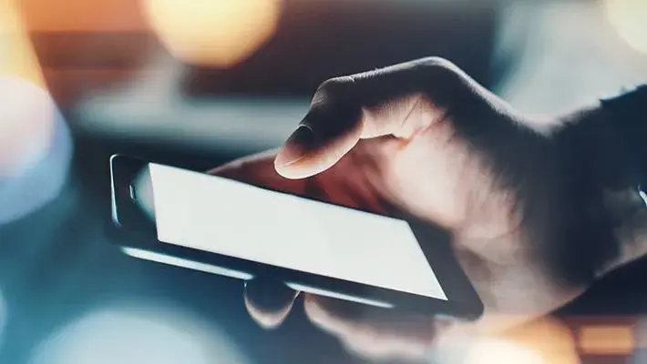 Педагогам в Грузии ограничат доступ к мобильным телефонам во время учебного процесса